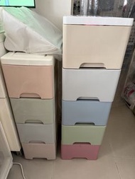 兩個膠櫃