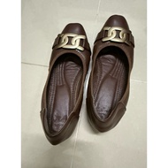 Brown Shoes With 0.5 Inch Heels.