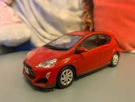 ［特價品］ 1:30 Toyota Aqua Prius C  尾期金屬 豐田原廠 色辦車 紅色