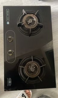 這款為氣霸 (Hibachi) 品牌的雙頭嵌入式煮食爐