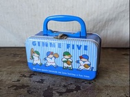 1986年三麗鷗：Gimme Five 文具鐵盒（Sanrio 、棒球選手、鉛筆盒、Give me five）—古物舊貨、懷舊古道具、復古擺飾、早期民藝、昭和時期、老鐵盒、企業品牌收藏