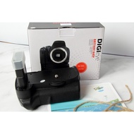 Digieye Deluxe Power Battery Grip for Nikon & Canon