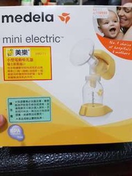 美樂Medela】小型電動吸乳器 二手 105年10/18購入用不到半年 馬達稍微故障有保證書可以自行送修 賣$999 附變壓器，也可使用電池（3號電池2顆）