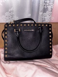 MICHAEL KORS 黑色窩釘手袋