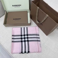 Burberry 秋季必買格紋羊毛桑蠶絲圍巾，粉紅/啡色2色可選，男女均可，齊包裝可送禮