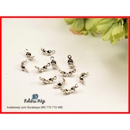 35 Nickel Bead Frog Seeds BP11