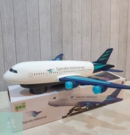 Mainan Pesawat Garuda Indonesia Baterai Light & Sound A330-130GA