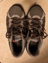 Columbia 行山鞋