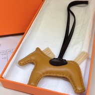 HERMES Rodeo PM Charm 芝麻色小馬掛件