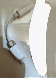 Apple Lightning 轉 3.5mm 耳機孔＋ Lightning 充電轉接器