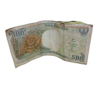 uang kertas 500Rupiah,tahun edaran 1992,nomor seri DLR 303905,Bergambar orang utan dan rumah adat Ka