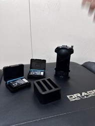 Insta360 X3 共三個原廠電, 原廠充電器, 原廠多功能保護邊框