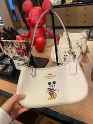 🇨🇦✈️代購⛔️截單日：11月10日18:00 ❤️‍🔥🇨🇦加拿大直送 Disney X Coach Teri Shoulder Bag With Mickey Mouse