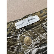 HIJAU [READY] STRADIVARIUS LONG PANTS WITH MOTIF SKINNY GREEN RIPPED JEANS PRELOVED