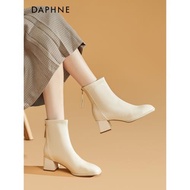 達芙妮鞋子冬季米白色粗跟短靴