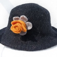 歐洲帽 針氈帽 老爺帽 手工帽羊毛氈帽 手工羊毛氈帽 羊毛帽 設計帽 圓頂帽 聖誕禮物 生日禮物 情人節禮物-黑橘色花朵