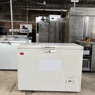 Freezer box Merk TCL bekas