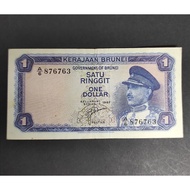 Brunei Old Banknote First Series (Sultan Omar Ali Saifuddin III) 1 Dollar Year 1967 ( Last Prefix A6