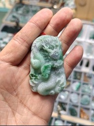 天然緬甸翡翠烏雞帶綠龍牌