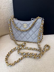 Chanel 香奈兒23B灰色羊皮鏈條Hobo 尺寸：13.0 × 20.5 × 2.0cm 滾邊皮穿鏈設計，單肩背獨具特色