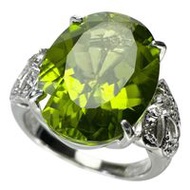 Size 12, 7.37ct peridot and 0.14ct diamond ring, Pt900 platinum, 9.2g, for women