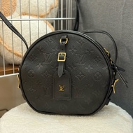 Lv黑色大圓餅包✨最新晶片款