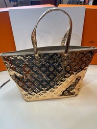 LV路易威登 金色老花漆皮鏡面水餃包  44cm 08年