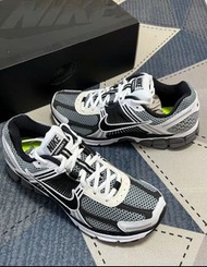 全新有盒Nike Air Zoom Vomero 5 SE SP 網布織物 低幫跑步鞋 男女同款 黑白