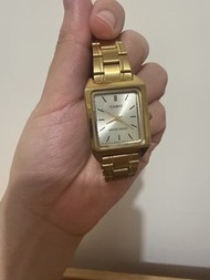 Casio 金色方形復古石英手錶