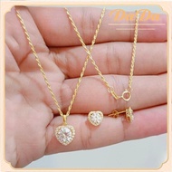 สร้อยคอและต่างหูทองคำอิตาลี 18K (au750) พร้อมจี้คิวบิกเซอร์โคเนียรูปหัวใจทองคำ 99.99% น้ำหนัก 1.2 กร