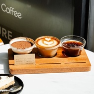 แก้วกาแฟทนความร้อนทำจากแก้วบอโรซิลิเกต รูปทรงปากหมู ดีไซน์เฉพาะสำหรับลาเต้อาร์ต รุ่น Dirty Aus สีขาว