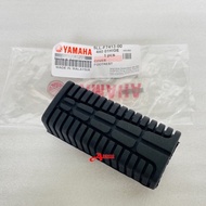 LC LC135 OLD 135LC SPARK 135 NEW 4SPEED SRL110 RUBBER FOOTREST FRONT GETAH PEMIJAK (YAMAHA100%ORIGIN