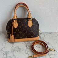 LV M46990花紋Alma BB