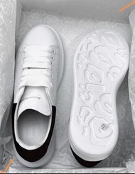 Alexander McQueen Sneakers  Alexander Mcqueen shoes  
Sizes 36-45 all sizes available  全新波鞋 厚底鞋  鬆糕