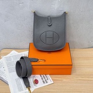 Hermes Evelyne 16 Mini 灰色金扣單肩斜挎包 H069426CCDH