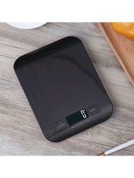 1只黑色電池供電的迷你電子秤,可高精確度量測食物和麵粉重量(以克為單位),適用於廚房使用
