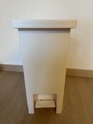 腳踏式垃圾桶