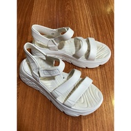 (used) Skechers White Shoes 25.5cm