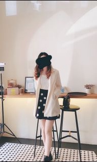 米白色西裝外套