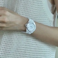 Chanel香奈兒J12系列白陶瓷鑽刻手錶，表徑33mm