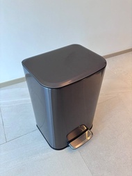 鈦黑色不鏽鋼垃圾桶(30L)