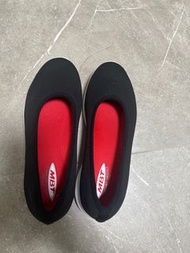 MBT 黑色休閒鞋