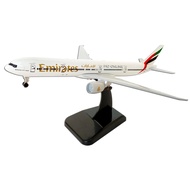 FioOnline Souvenir Model Aircraft Miniatur Pesawat Emirates Airlines Boeing 777 300ER Diecast Airbus