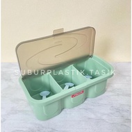 Penguin Spice Container | There are 3 compartments + 3 small spoons made of BPA-free plastic l 3-sep