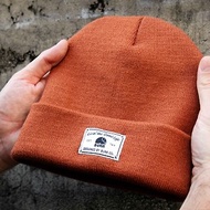 BURA客製化的刺繡冬季毛帽磚紅色