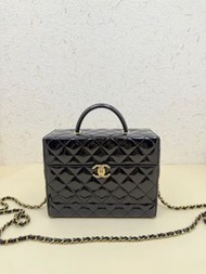 Chanel 香奈儿 晶片款 25A黑色漆皮手柄盒子包 化妆盒18cm