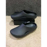 CROCS Mellow Recovery Clog -- W7