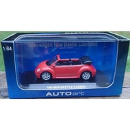 AUTOART VW NEW BEETLE CABRIO - RED - 1:64 SCALE MODEL CAR 20323 LOT2F6310#2787