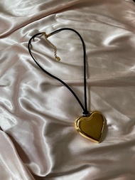 SALE Big heart girl choker *not pass QC หัวใจเป็นรอย*