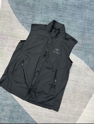 Arc'teryx全新帶吊牌始祖鳥刺綉男士防曬輕薄速干馬甲背心始祖鳥夏季